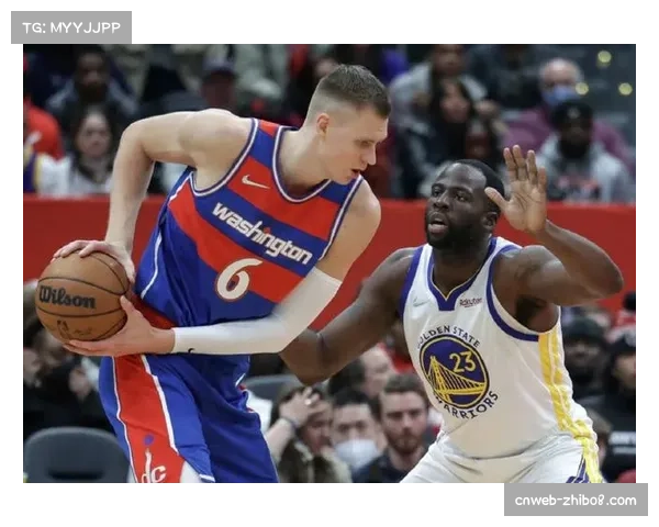 凯尔特人队内训练：波尔津吉斯与科内特进行低位防守一对一专项对抗